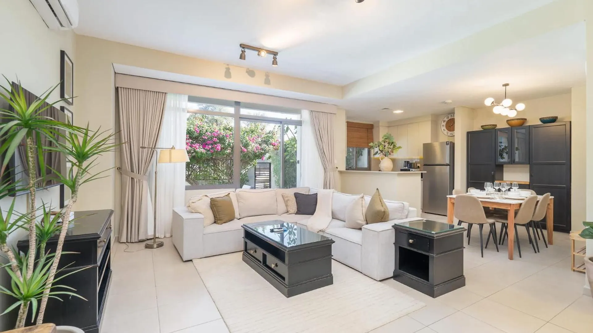 Elegant Villa Escape Perfect For Families Dubai Förenade Arabemiraten